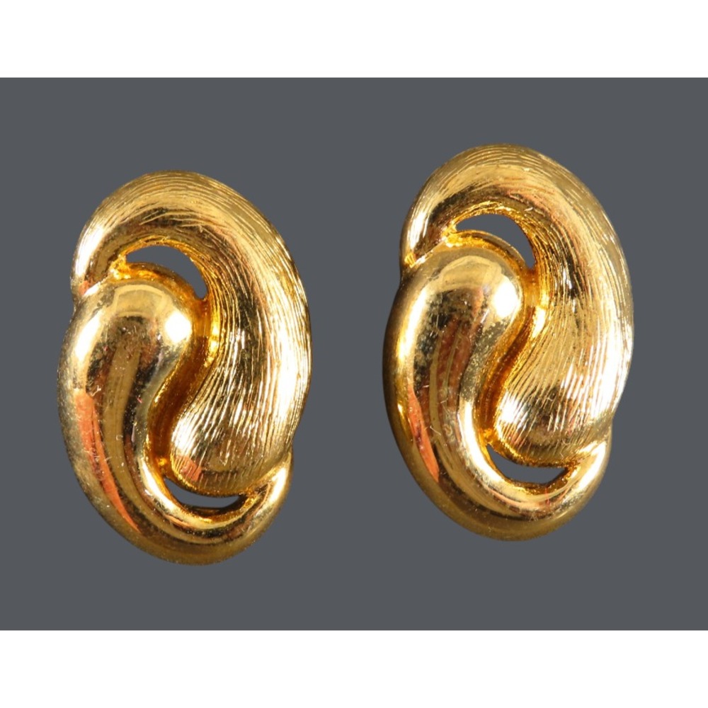 Vintage NAPIER GOLD TONE EARRINGS Paisley Swirl Textured & Shiny CLASSY STYLE